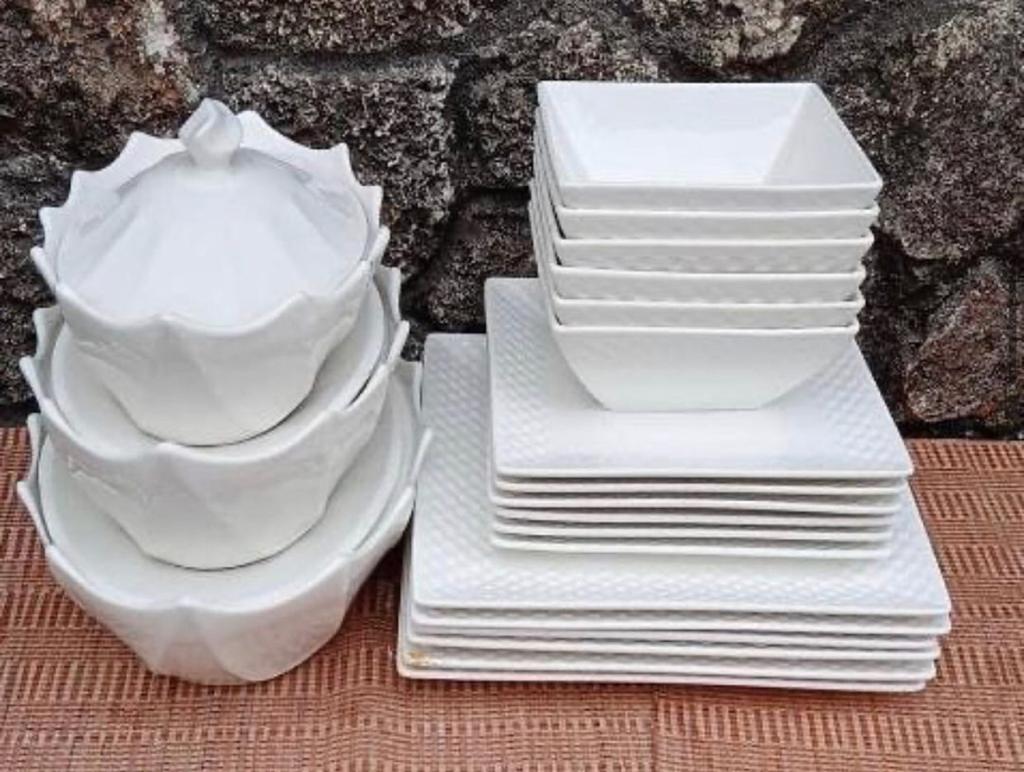 Full Dinner Set with Dotted & Bowls 24Pcs